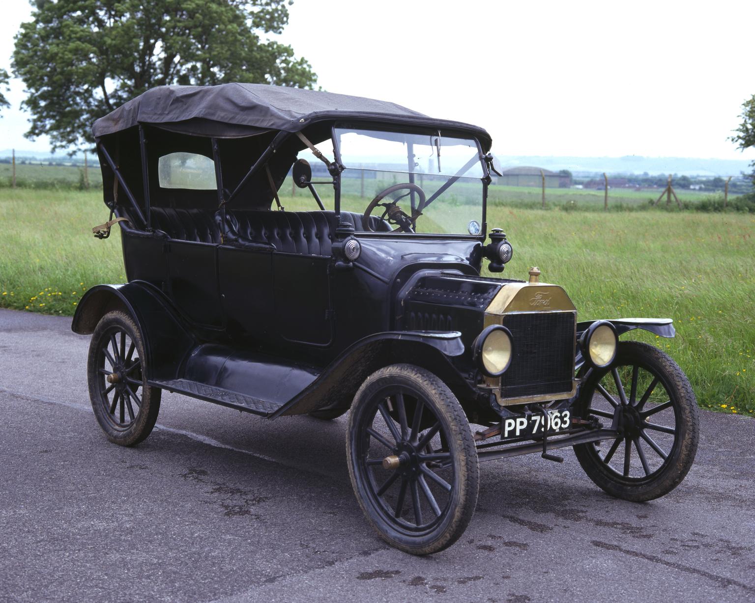 Ford model T Tourer car (road vehicle; four-wheeled motor vehicles; private car)